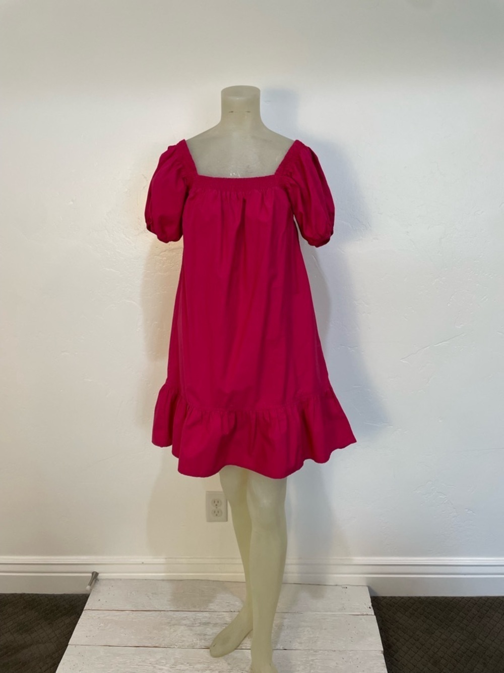 Puff-Sleeve Mini Dress in hot pink 100% cotton